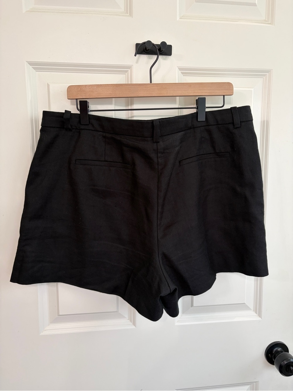 Like new size 14 women’s J Crew Black Tailored Pleated linen blend Shorts. - Picture 6 of 12